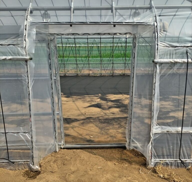 茨城県　農業用ハウスの側面にドアを設置｜茨城・栃木 スマート農業ナビ